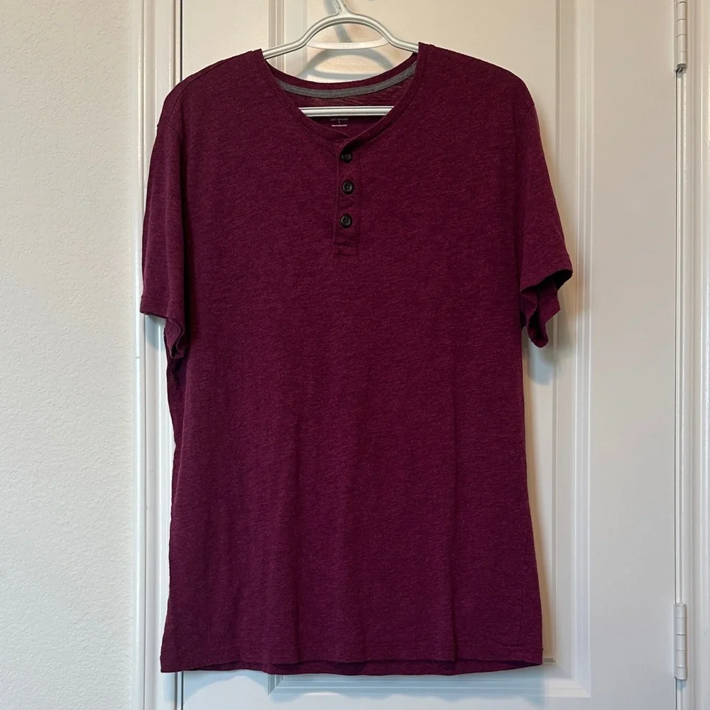 Men's Burgundy Henley Old Navy Tee - Picture 1 of 5